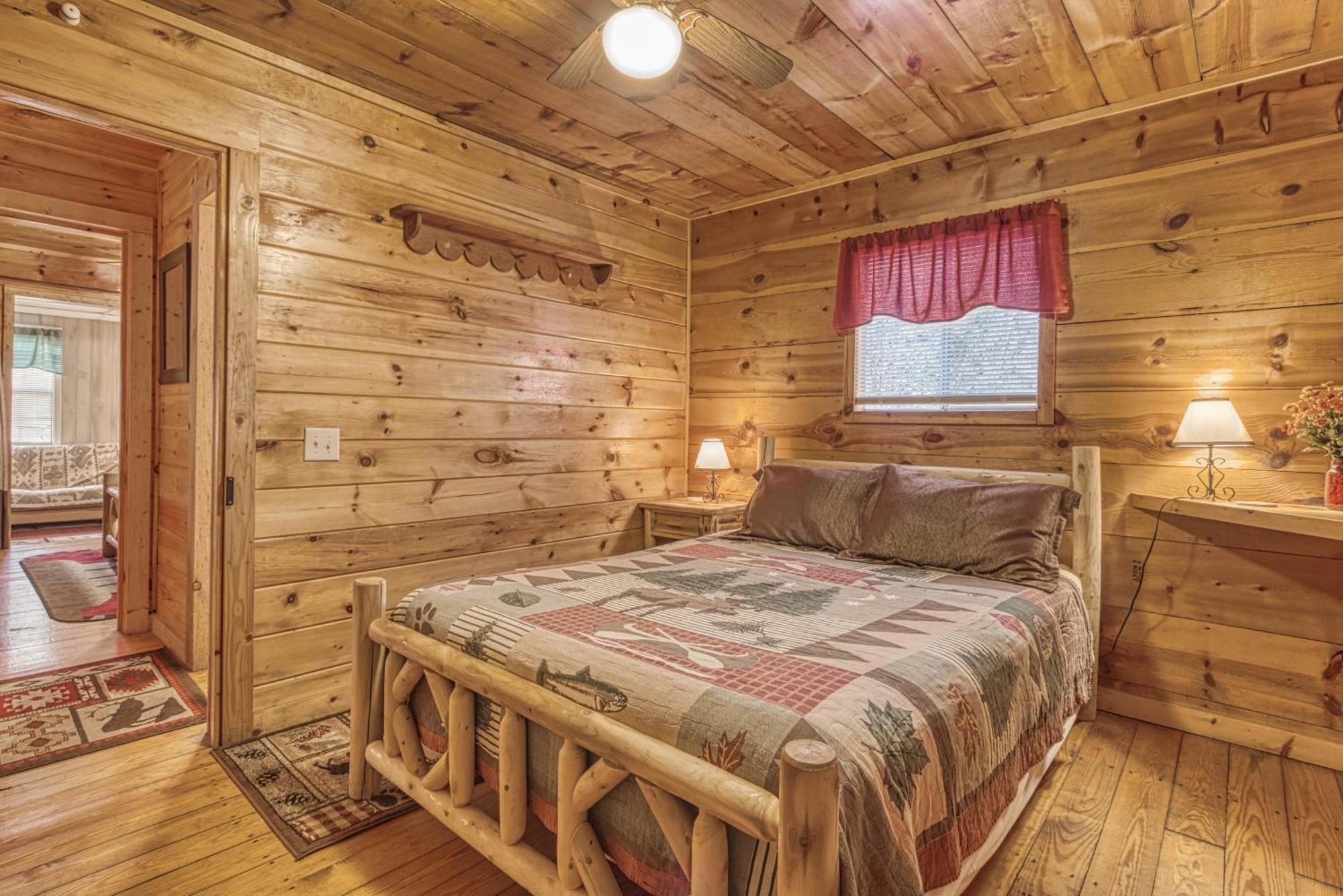 Bear Den, Hot Tub, 1089 Of Free Attraction Tickets For Each Paid Day, Dollywood And More! Sevierville Room photo