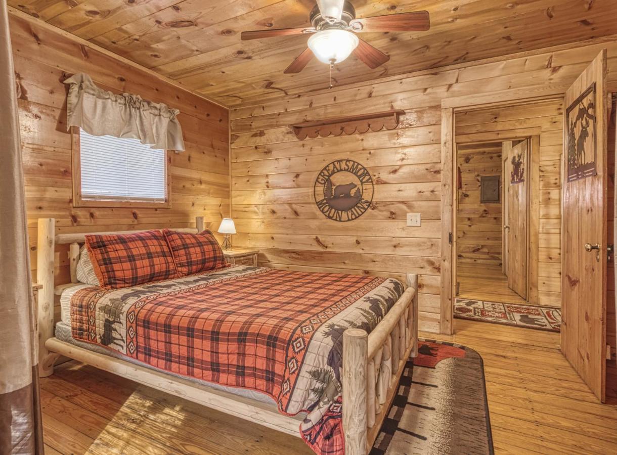 Bear Den, Hot Tub, 1089 Of Free Attraction Tickets For Each Paid Day, Dollywood And More! Sevierville Exterior photo